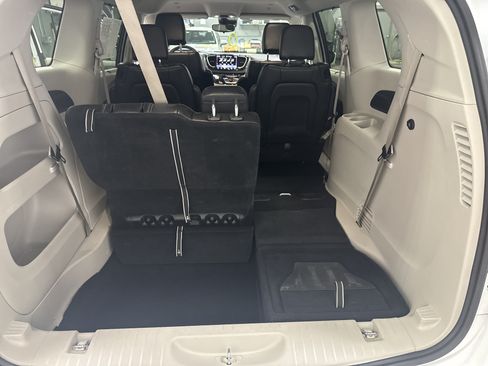 Used 2024 Chrysler Pacifica Touring-L FWD image 35