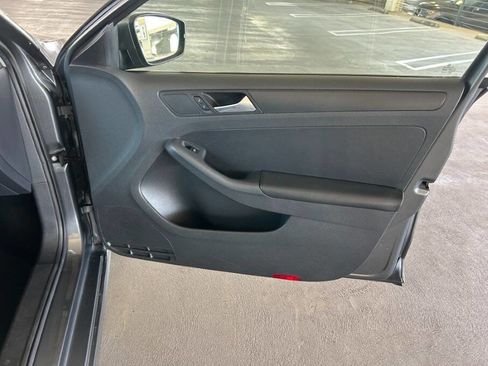 Used 2012 Volkswagen Jetta SE image 29