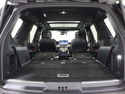 Used 2024 Lincoln Navigator Premiere AWD/4WD image 22