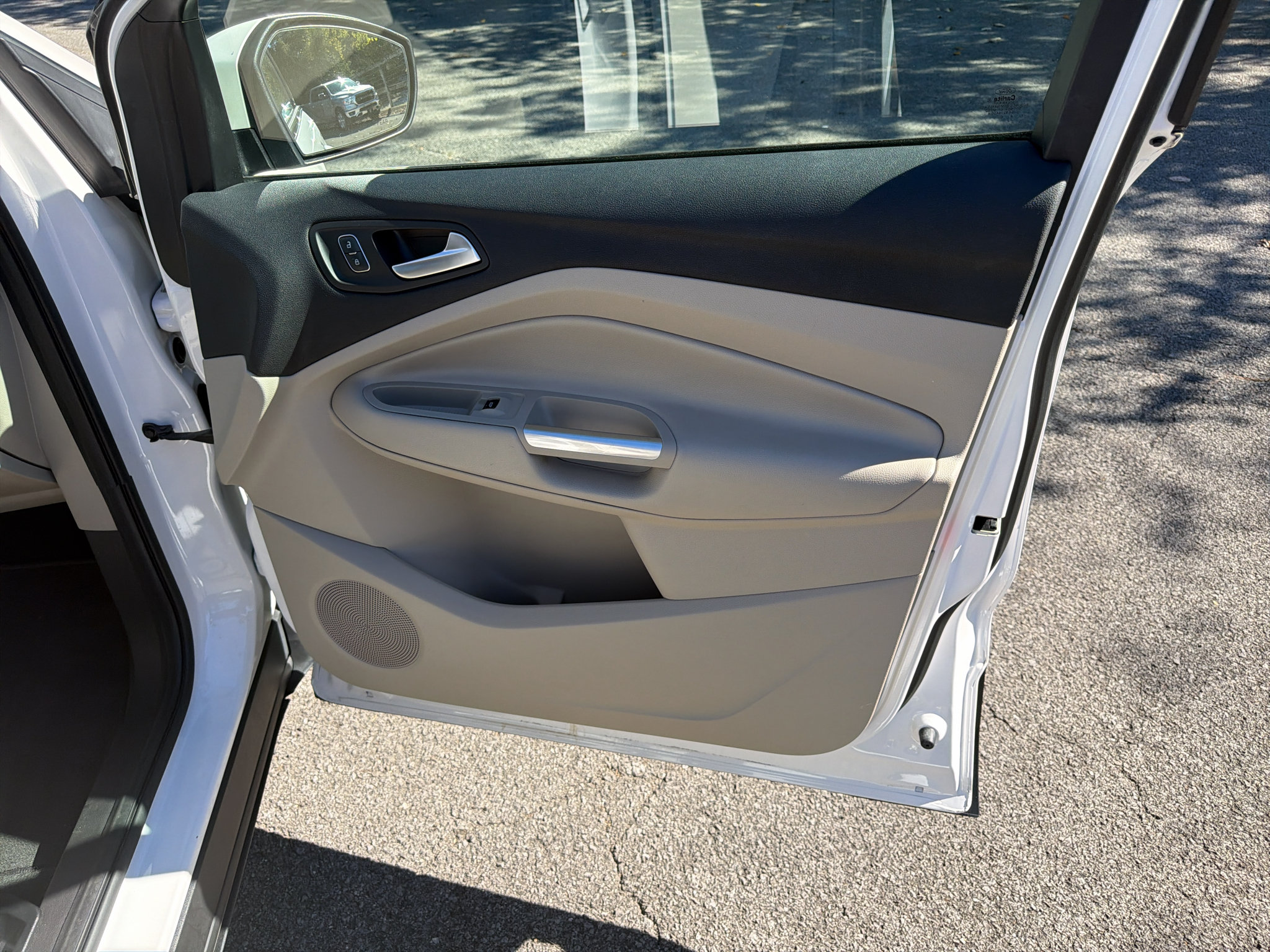 Used 2018 Ford Escape SEL w/ Ford Safe & Smart Package FWD image 22