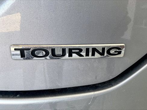 Used 2025 Honda Pilot Touring image 9