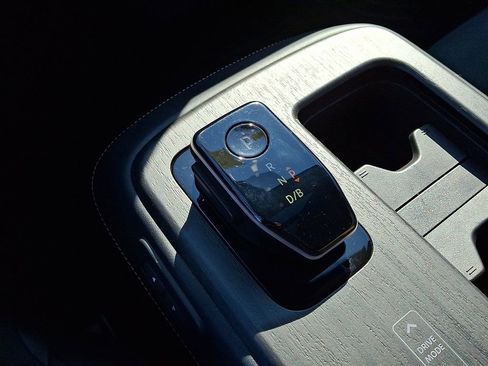 Certified 2024 Nissan Ariya AWD image 15