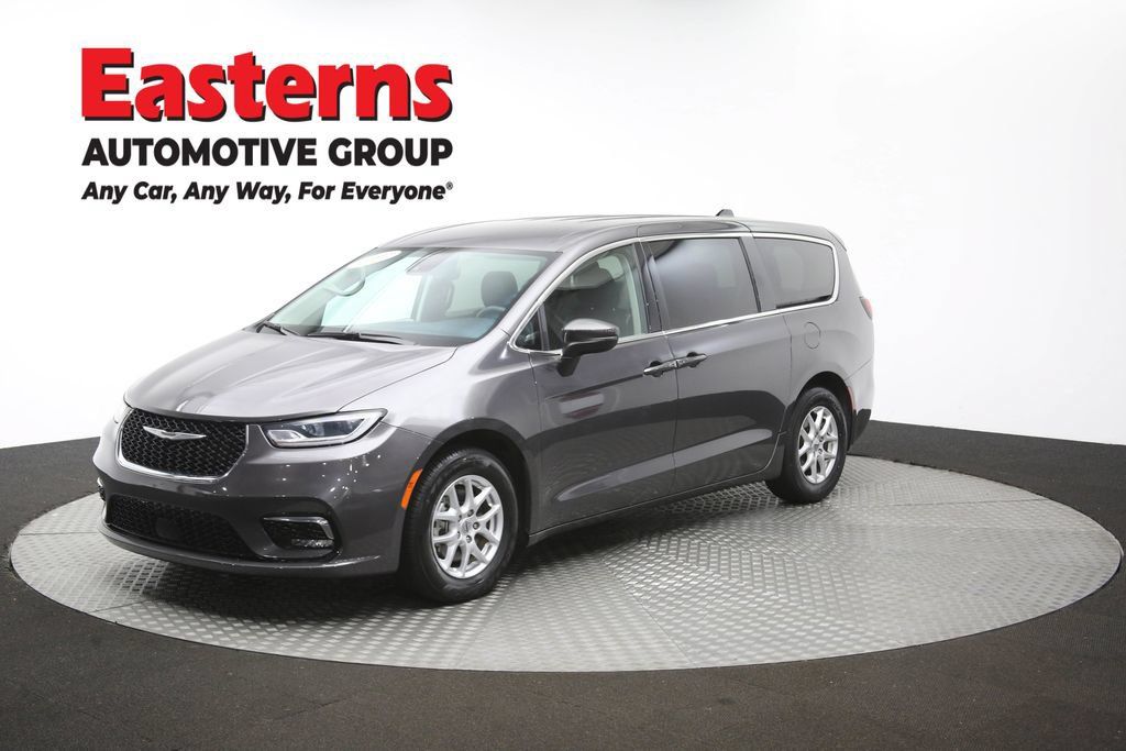 Used 2023 Chrysler Pacifica Touring-L FWD image 59