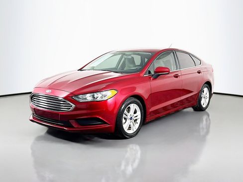 Used 2018 Ford Fusion SE image 1