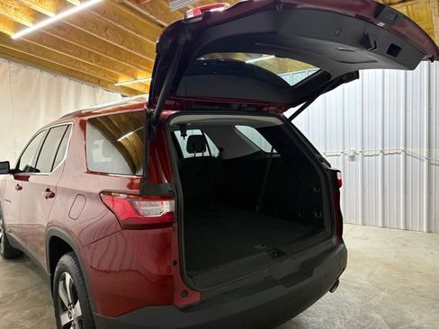 Used 2018 Chevrolet Traverse LT w/ LPO, Floor Liner Package AWD/4WD image 9