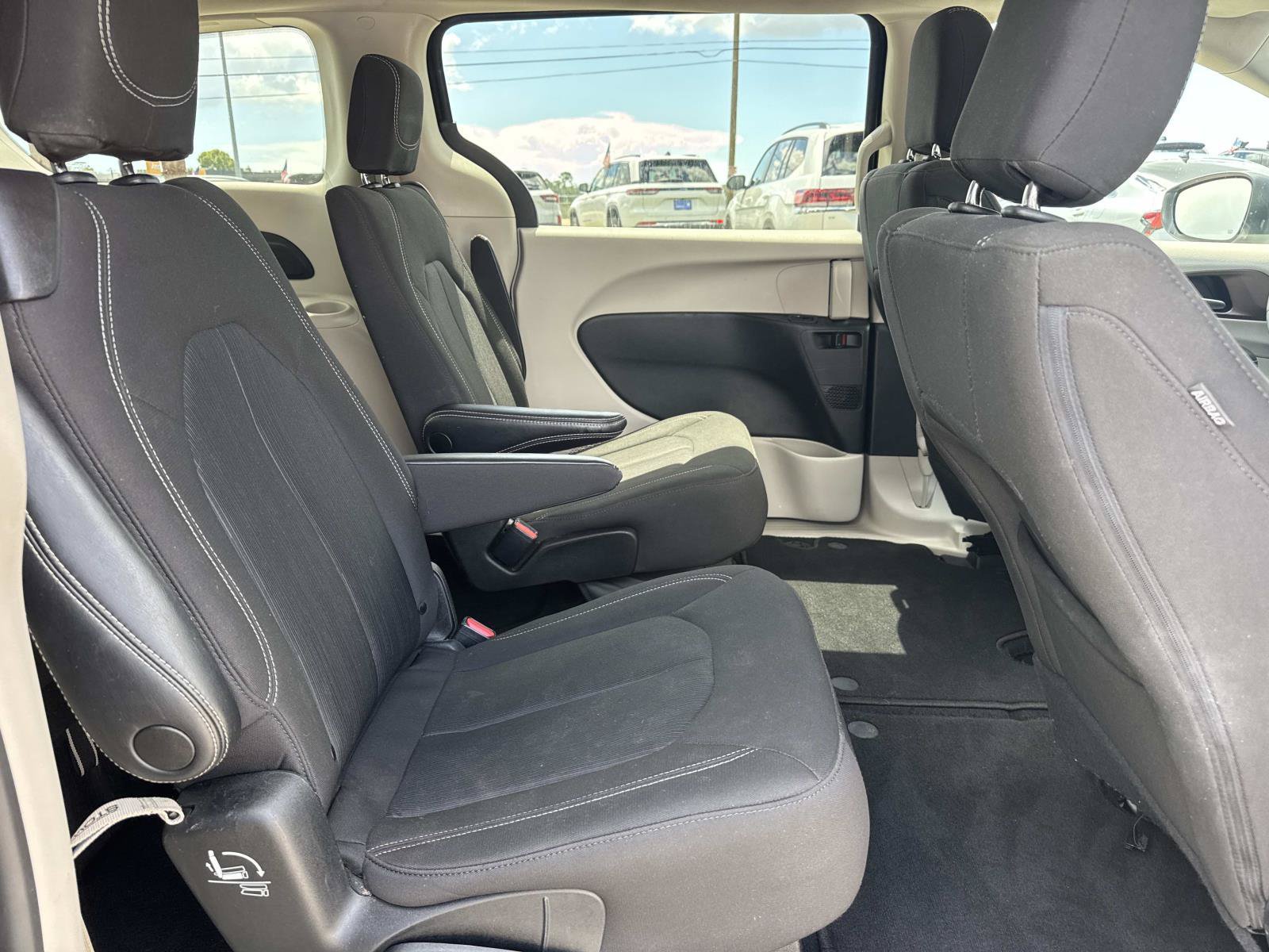 Used 2023 Chrysler Voyager LX FWD image 10