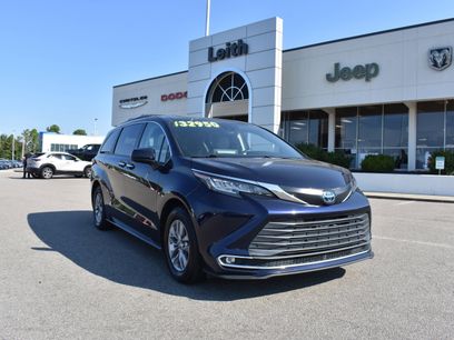 Used 2022 Toyota Sienna XLE