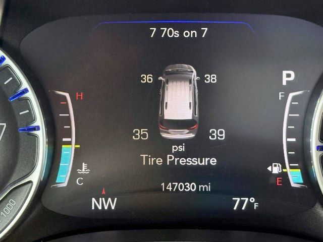 Used 2017 Chrysler Pacifica Limited w/ UConnect Theater Package FWD image 27