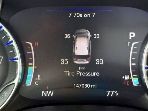 Used 2017 Chrysler Pacifica Limited w/ UConnect Theater Package FWD image 27