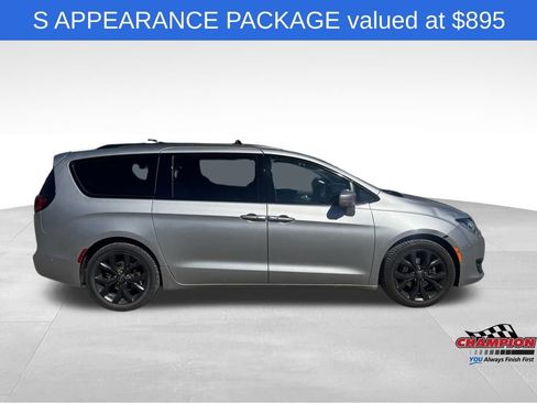 Used 2019 Chrysler Pacifica Touring-L Plus image 8