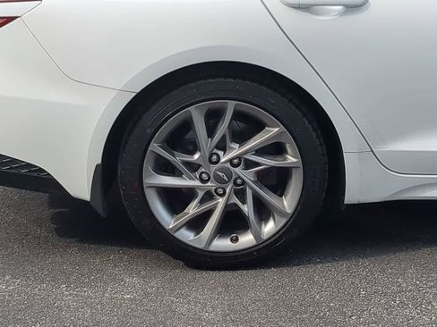 Used 2022 Genesis G70 2.0T image 13