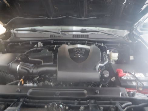 Certified 2021 Toyota Tacoma SR5 image 19