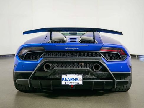 Used 2019 Lamborghini Huracan Performante AWD/4WD image 7