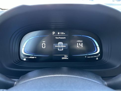 Used 2024 Hyundai Venue SEL image 15