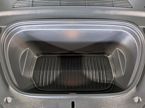 Used 2022 Tesla Model Y Long Range image 24