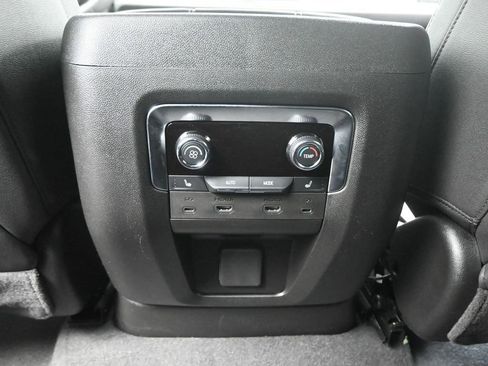 Used 2025 Chevrolet Suburban Premier image 23