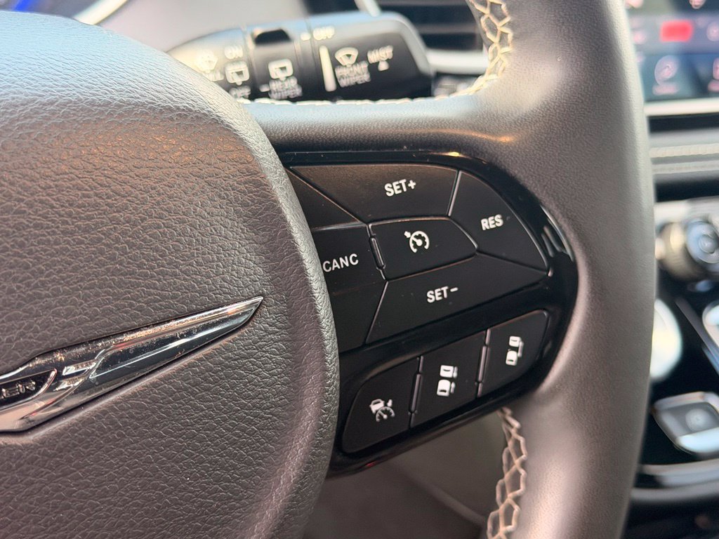 Used 2024 Chrysler Pacifica Touring FWD image 26
