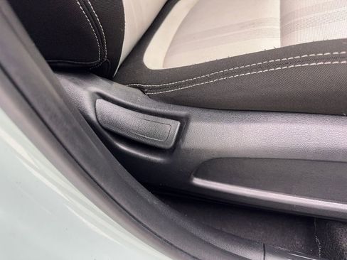 Used 2025 Hyundai Venue SEL image 45