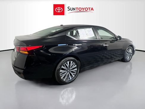 Used 2024 Nissan Altima 2.5 SV image 4