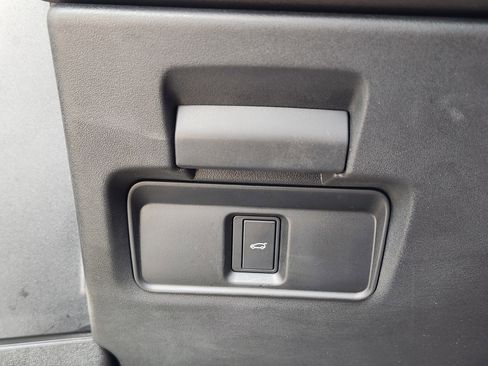 Certified 2025 Land Rover Range Rover Evoque Dynamic SE image 22