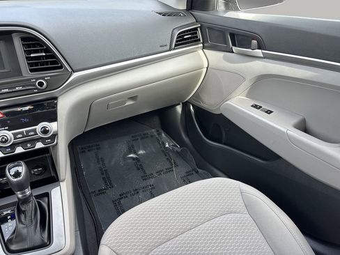 Used 2020 Hyundai Elantra SE image 15