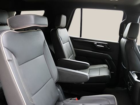 Used 2025 Chevrolet Tahoe Premier AWD/4WD image 18