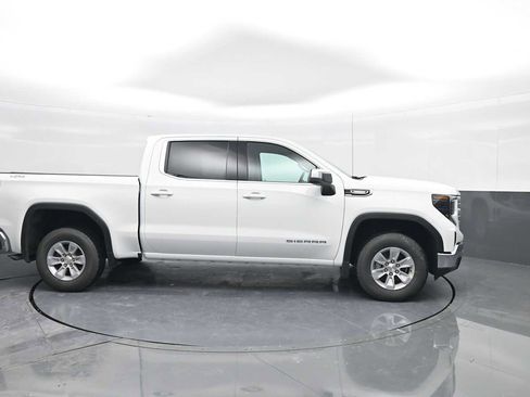 New 2026 GMC Sierra 1500 SLE w/ Preferred Package image 9