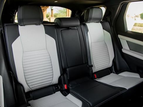 Used 2024 Land Rover Discovery Sport Dynamic SE image 24