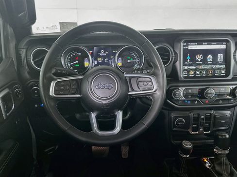 Used 2023 Jeep Wrangler Unlimited Sahara AWD/4WD image 17