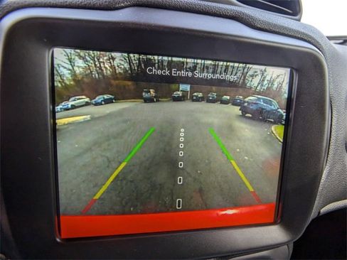 Used 2021 Jeep Renegade Limited image 21