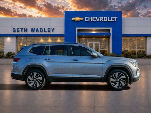 Used 2024 Volkswagen Atlas SEL AWD/4WD image 8