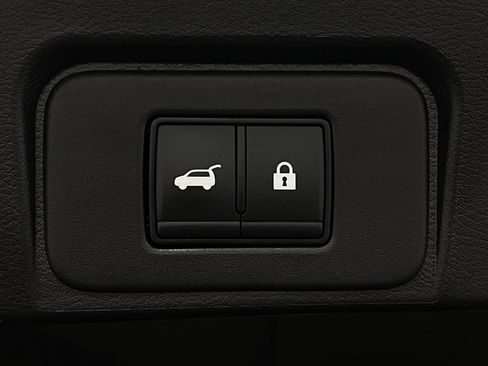 Certified 2025 Nissan Rogue SV AWD/4WD image 6