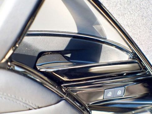 Used 2024 Land Rover Range Rover Sport SE image 37