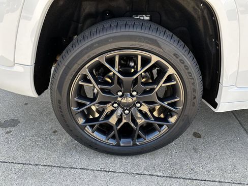 New 2026 Jeep Grand Cherokee Summit AWD/4WD image 38