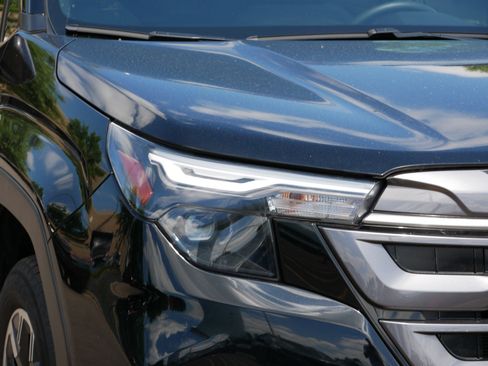 Certified 2025 Subaru Forester Premium AWD/4WD image 16