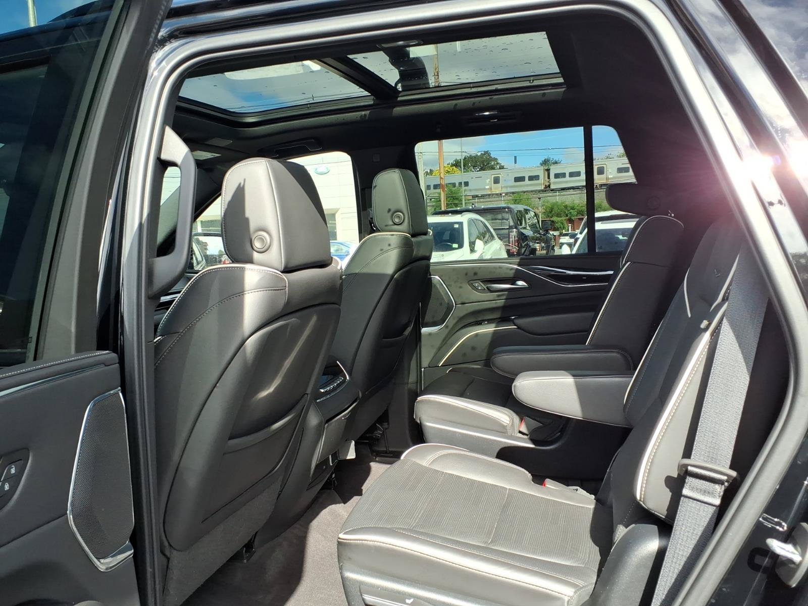 Certified 2023 Cadillac Escalade Sport w/ LPO, ONYX Package AWD/4WD image 17