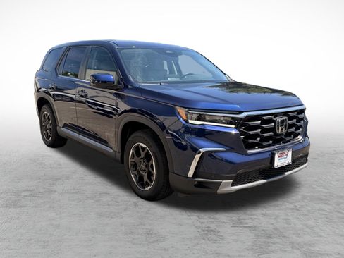 Used 2025 Honda Pilot EX-L image 3