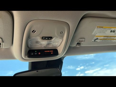 Used 2021 Chevrolet TrailBlazer LT w/ Convenience Package FWD image 17