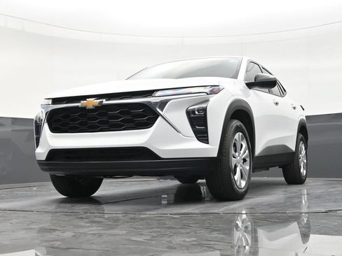 Used 2026 Chevrolet Trax LS FWD image 27