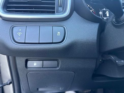 Used 2017 Kia Sorento AWD w/ LX Convenience Package image 23
