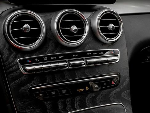 Used 2022 Mercedes-Benz GLC 300 image 22