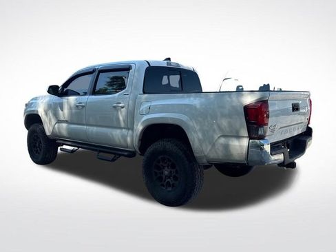 Used 2021 Toyota Tacoma SR5 AWD/4WD image 3