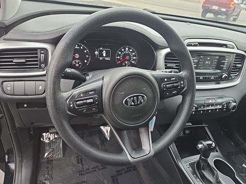 Used 2017 Kia Sorento LX image 14