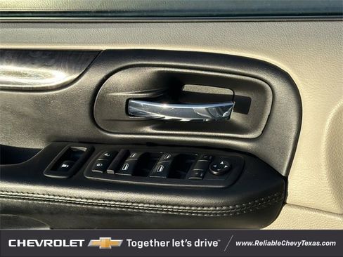 Used 2018 Dodge Grand Caravan SE w/ UConnect Hands-Free Group image 24