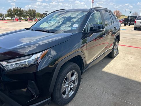 Used 2024 Toyota RAV4 LE AWD/4WD image 27