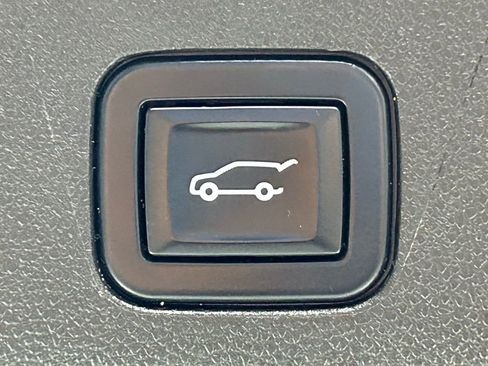 Used 2023 GMC Yukon XL AT4 w/ Technology Package image 17