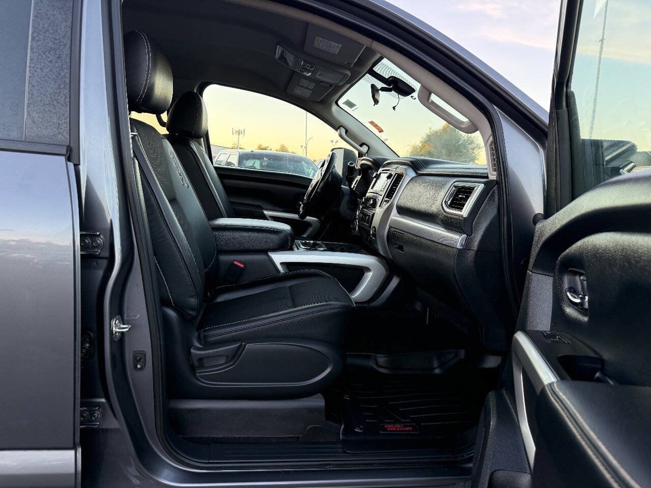Used 2019 Nissan Titan PRO-4X AWD/4WD image 14