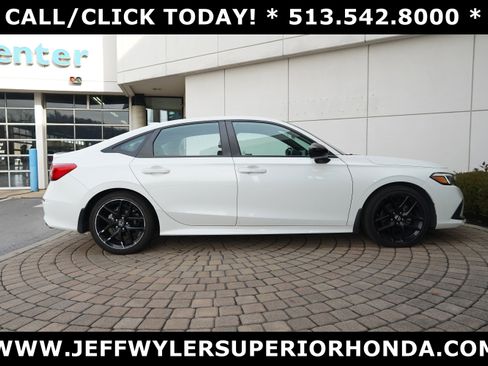 Used 2023 Honda Civic Sport image 2