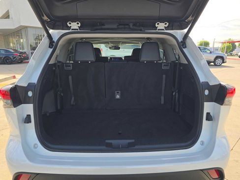 Certified 2026 Toyota Highlander XLE AWD/4WD image 14