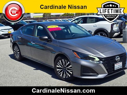 Used 2024 Nissan Altima 2.5 SV FWD image 1